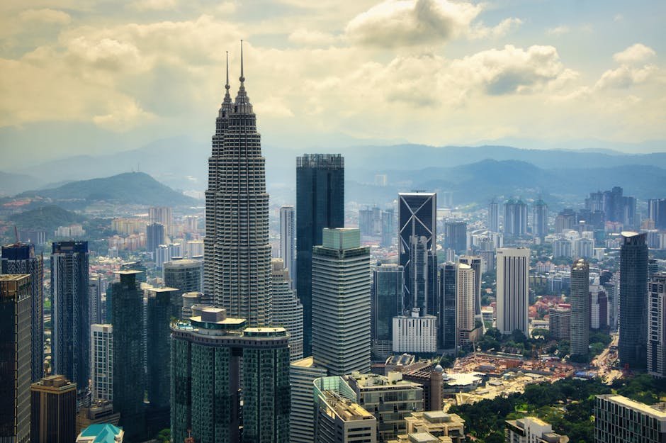 MM2H 2026 5 級：A stunning aerial view of Kuala Lumpur's skyline highlightin